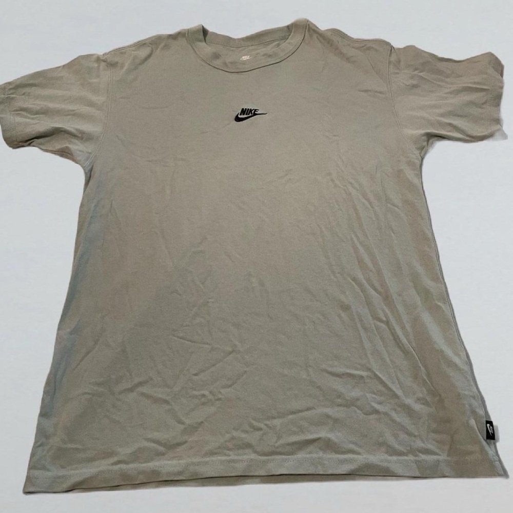 Light Green Nike T-Shirt "The Nike Tee"